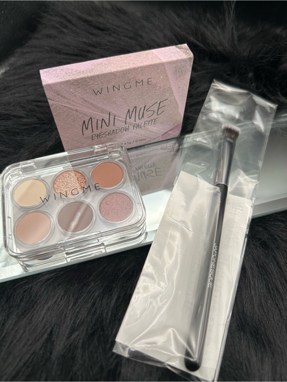 Mini Muse Eyeshadow Palette - Pink Neutral Set & Eyeshadow Brush Retail $33